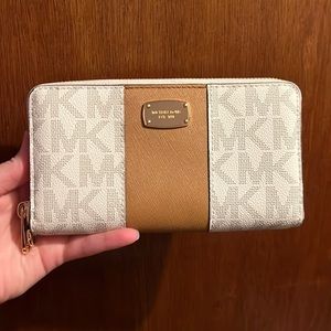 Michael Kors White Signature Wallet